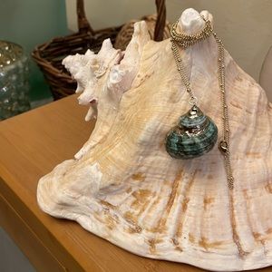 Lancharmed Green Tulip Shell Pendant Necklace